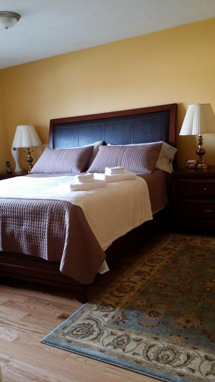 Eileen'S Bed & Breakfast/Guest House Hay River Exteriör bild