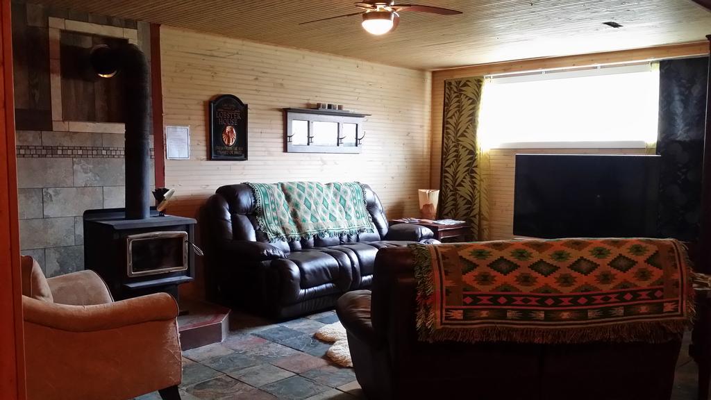 Eileen'S Bed & Breakfast/Guest House Hay River Exteriör bild