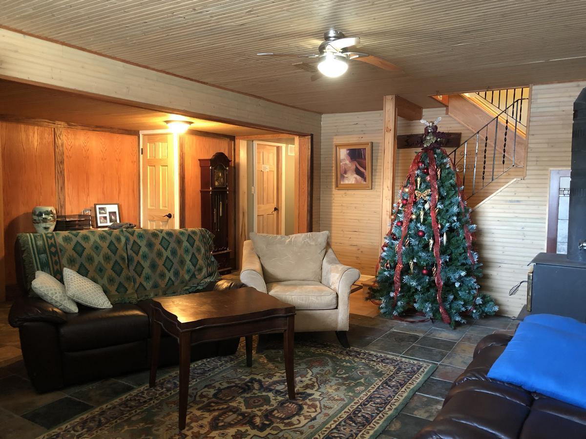 Eileen'S Bed & Breakfast/Guest House Hay River Exteriör bild