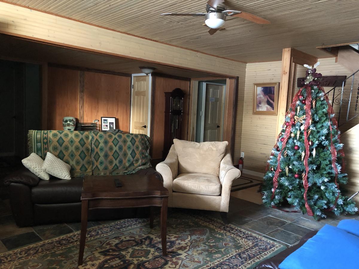 Eileen'S Bed & Breakfast/Guest House Hay River Exteriör bild