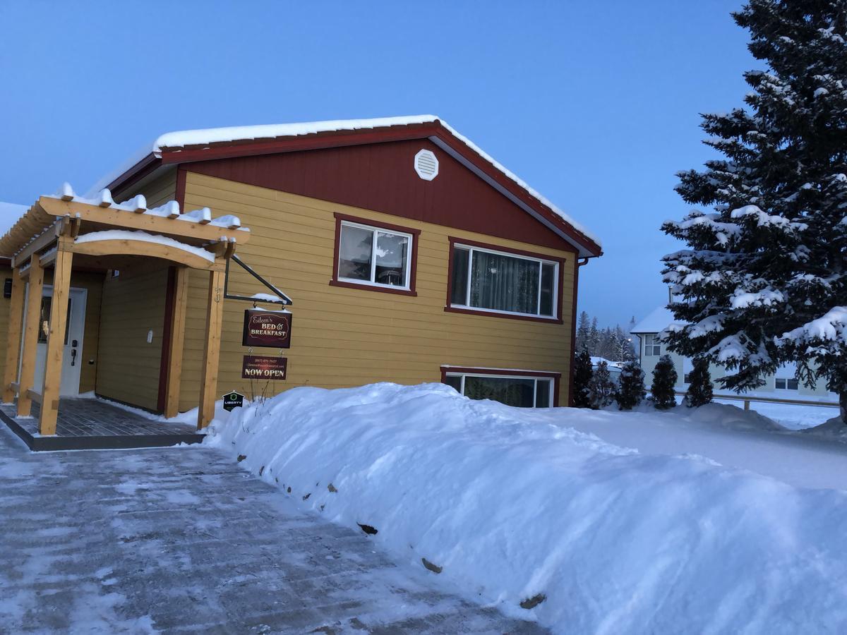 Eileen'S Bed & Breakfast/Guest House Hay River Exteriör bild